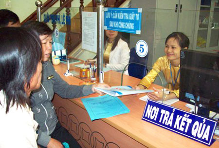 Nhiều người d&acirc;n c&ograve;n chưa h&agrave;i l&ograve;ng với dịch vụ c&ocirc;ng