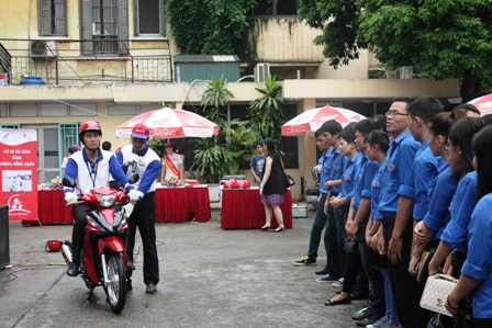 Chuy&ecirc;n gia hướng dẫn l&aacute;i xe an to&agrave;n của Honda giới thiệu c&aacute;c kỹ năng tham gia giao th&ocirc;ng an to&agrave;n