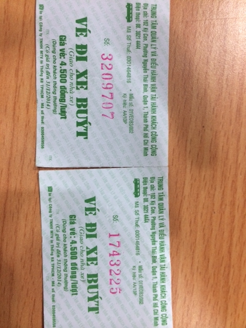 V&eacute; thật b&ecirc;n tr&aacute;i, giả b&ecirc;n phải rất kh&oacute; ph&acirc;n biệt