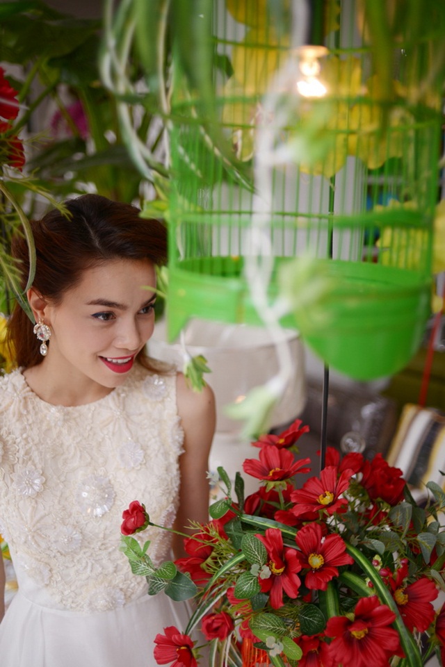 Trong bộ ảnh mới, b&agrave; mẹ một con khoe n&eacute;t đẹp vi&ecirc;n m&atilde;n của một người phụ nữ trưởng th&agrave;nh, ch&iacute;n chắn v&agrave; đầy trải nghiệm. 