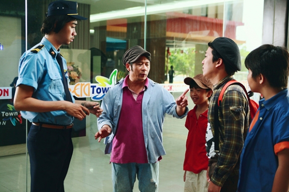 Bằng Kiều v&agrave;o vai Sơn Đẹp Trai nợ nần ngập đầu sống l&ocirc;ng b&ocirc;ng c&ugrave;ng ba thằng đ&agrave;n em rất &ldquo;b&aacute; đạo&rdquo; ở khu ổ chuột.