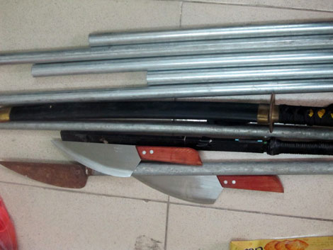 Số hung kh&iacute; được t&igrave;m thấy tại nơi ở của Nguyễn Văn B&igrave;nh