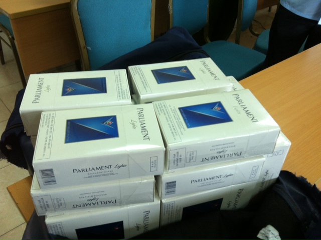 38 c&acirc;y thuốc l&aacute; cao cấp của H&agrave;n Quốc được tiếp vi&ecirc;n trưởng Nguyễn Thị Thu Ho&agrave;i trực tiếp x&aacute;ch tay từ H&agrave;n Quốc về Việt Nam