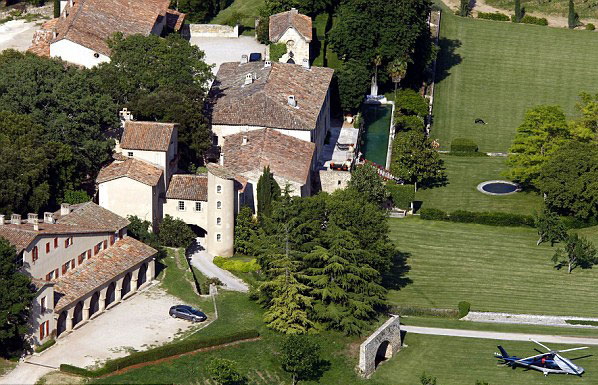 L&acirc;u đ&agrave;i ở Ph&aacute;p của Jolie-Pitt