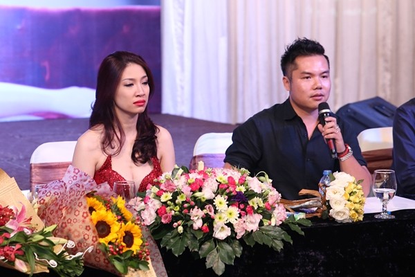 Pha L&ecirc; rơi nước mắt v&igrave; uất ức khi 