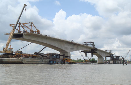 Cienco5 thi c&ocirc;ng cầu theo c&ocirc;ng nghệ đ&uacute;c hẫng c&acirc;n bằng