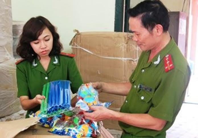 Cơ quan chức năng tịch thu số h&agrave;ng lậu