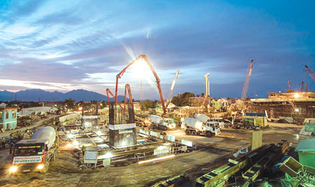 Tr&ecirc;n c&ocirc;ng trường thi c&ocirc;ng n&uacute;t giao th&ocirc;ng kh&aacute;c mức Ng&atilde; ba Huế