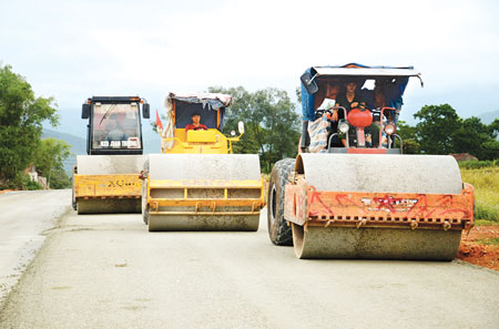 Nh&agrave; thầu Xu&acirc;n Trường huy động tối đa nh&acirc;n c&ocirc;ng, thiết bị để đẩy nhanh tiến độ thi c&ocirc;ng giai đoạn nước r&uacute;t 