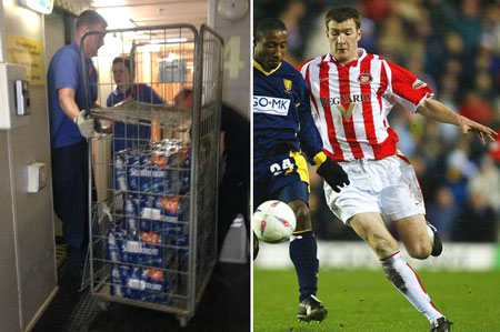 Kevin Kyle, cựu tiền đạo của Sunderland phải đi lau s&agrave;n cho một nh&agrave; h&agrave;ng để kiếm sống sau khi hết hạn hợp đồng với Ayr United