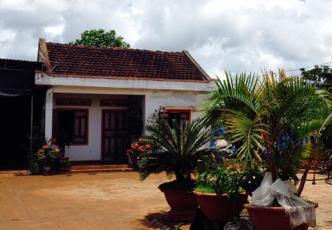 Sự b&igrave;nh y&ecirc;n trong ng&ocirc;i nh&agrave; c&ocirc; g&aacute;i hoang tưởng