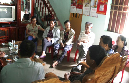 Rất nhiều phụ huynh c&oacute; con em đang theo học tại trường THCS Xu&acirc;n Thi&ecirc;n đang hoang mang về vật nhọn nghi nhiễm HIV