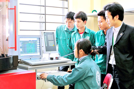 Lao động Việt cần n&acirc;ng cao tay nghề để nắm bắt cơ hội việc l&agrave;m khi gia nhập thị trường chung ASEAN v&agrave;o năm 2015