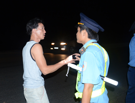 Ch&acirc;n dung l&aacute;i xe cố