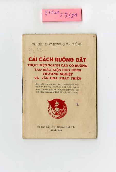 Một trong những tư liệu về cải c&aacute;ch ruộng đất được trưng b&agrave;y tại bảo t&agrave;ng