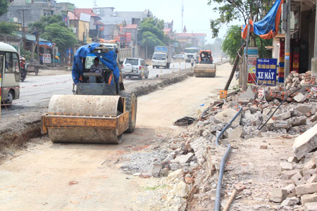 Thi c&ocirc;ng mở rộng QL1