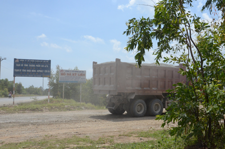 3 tuyến đường tập trung nhiều xe chở đ&aacute; gồm QL 1B - tuyến tr&aacute;nh TT. Kỳ Anh