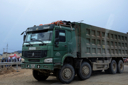 Mặt đường QL 1 biến dạng