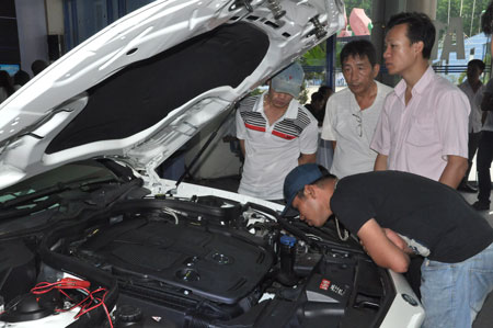 Ngo&agrave;i mẫu m&atilde;, gi&aacute; cả, người mua xe ng&agrave;y c&agrave;ng quan t&acirc;m đến dịch vụ hậu m&atilde;i của doanh nghiệp