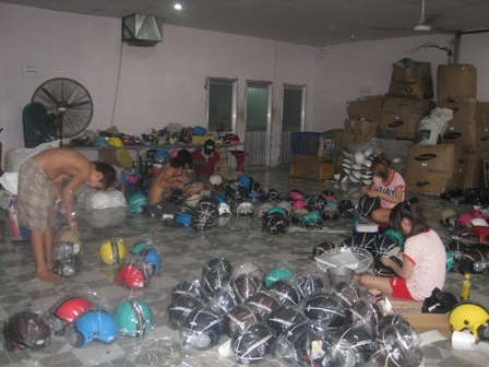 Một cơ sở sản xuất MBH c&oacute; giấy ph&eacute;p bị ph&aacute;t hiện sai phạm về chất lượng v&agrave; kiểu d&aacute;ng 