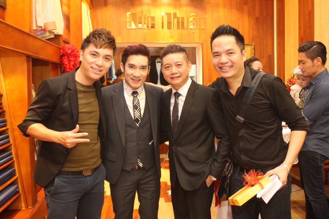 Ngo&agrave;i ra c&ograve;n c&oacute; sự c&oacute; mặt ca sĩ Minh Vương