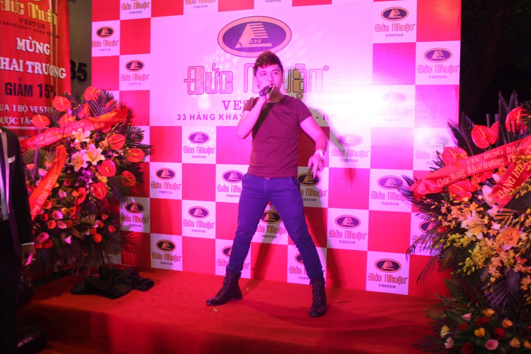 Anh đ&atilde; tr&igrave;nh b&agrave;y 2 ca kh&uacute;c l&agrave;m s&ocirc;i động