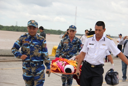 ...v&agrave; nhanh ch&oacute;ng được chuyển đến bệnh vi&ecirc;n cấp cứu