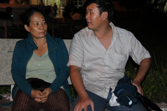 B&agrave; ngoại b&eacute; Ng&acirc;n c&aacute;m ơn anh Nguyễn Duy Hưng - người đ&atilde; đưa b&eacute; Ng&acirc;n đi bệnh viện