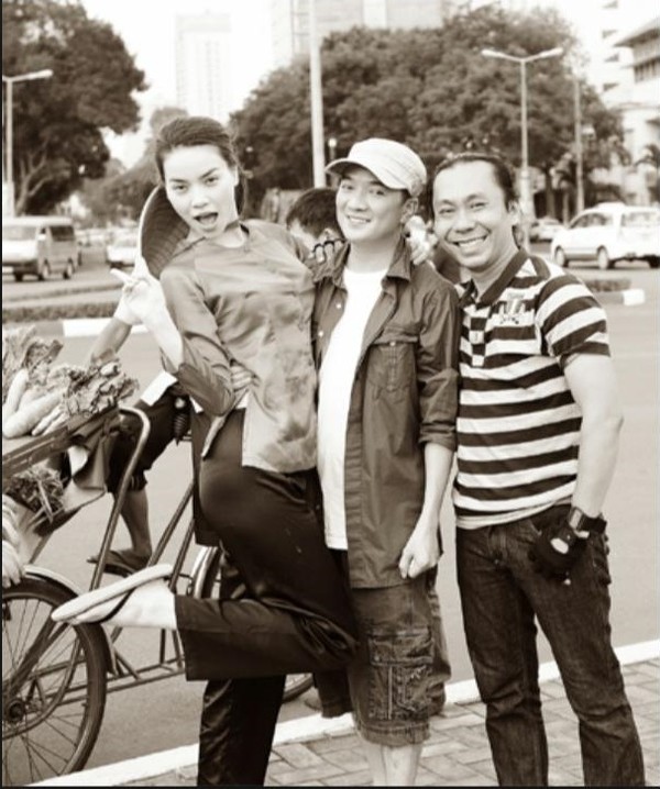 Những h&igrave;nh ảnh v&ocirc; c&ugrave;ng gần gũi của H&agrave; Hồ v&agrave; Mr. Đ&agrave;m.