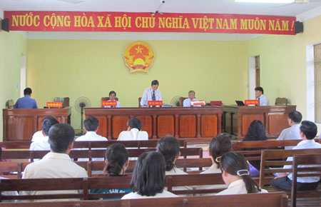 Cả bốn lần mở phi&ecirc;n sơ thẩm, HĐXX đều tuy&ecirc;n ho&atilde;n