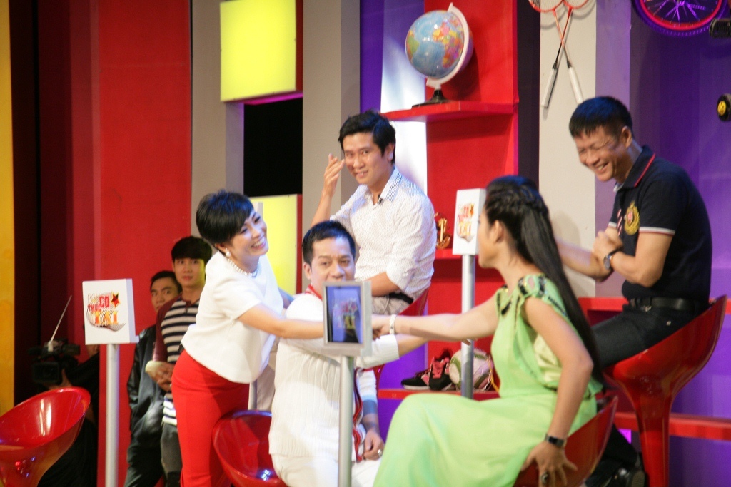 L&ecirc; Ho&agrave;ng đ&atilde; bị C&aacute;t Tường n&oacute;i xo&aacute;y