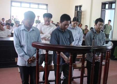 C&aacute;c bị c&aacute;o tại phi&ecirc;n t&ograve;a