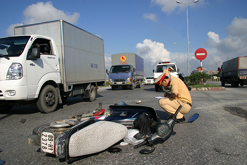 Một vụ tai nạn do người điều khiển m&ocirc; t&ocirc; sử dụng rượu bia ngay trước khi l&aacute;i xe