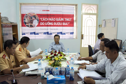 Quảng cảnh buổi tọa đ&agrave;m đầu cầu TP.Hồ Ch&iacute; Minh