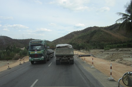 Thi c&ocirc;ng tại Dự &aacute;n mở rộng QL1 qua tỉnh Ph&uacute; Y&ecirc;n