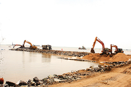  M&aacute;y m&oacute;c thi c&ocirc;ng k&egrave; chắn s&oacute;ng thuộc g&oacute;i 10A