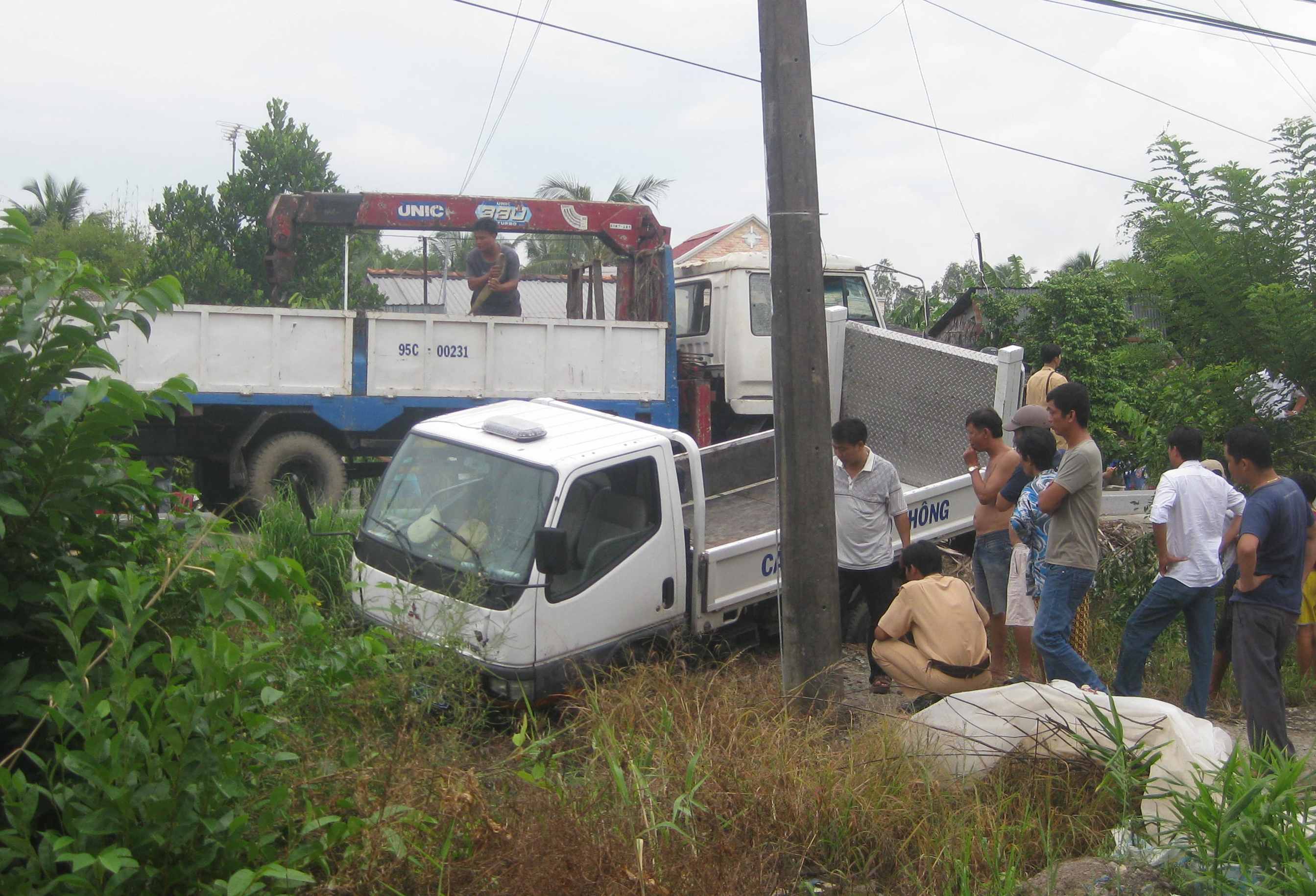 Hiện trường vụ TNGT do xe tuần tra kiểm so&aacute;t của PC 67 C&ocirc;ng an Hậu Giang g&acirc;y ra