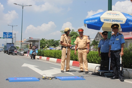 Ngo&agrave;i nhiệm vụ giữ g&igrave;n TTATGT, điều phối, ph&ograve;ng chống đua xe... Đội c&ograve;n phối hợp c&acirc;n xe thường xuy&ecirc;n