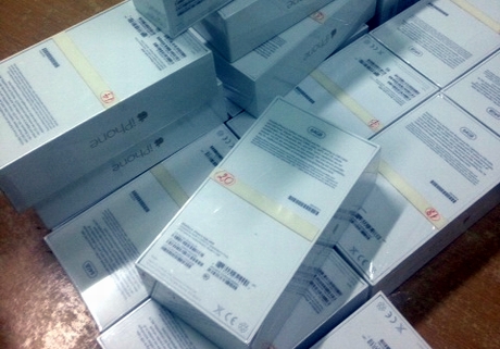 L&ocirc; h&agrave;ng iphone 6 kh&ocirc;ng r&otilde; nguồn gốc bị thu giữ