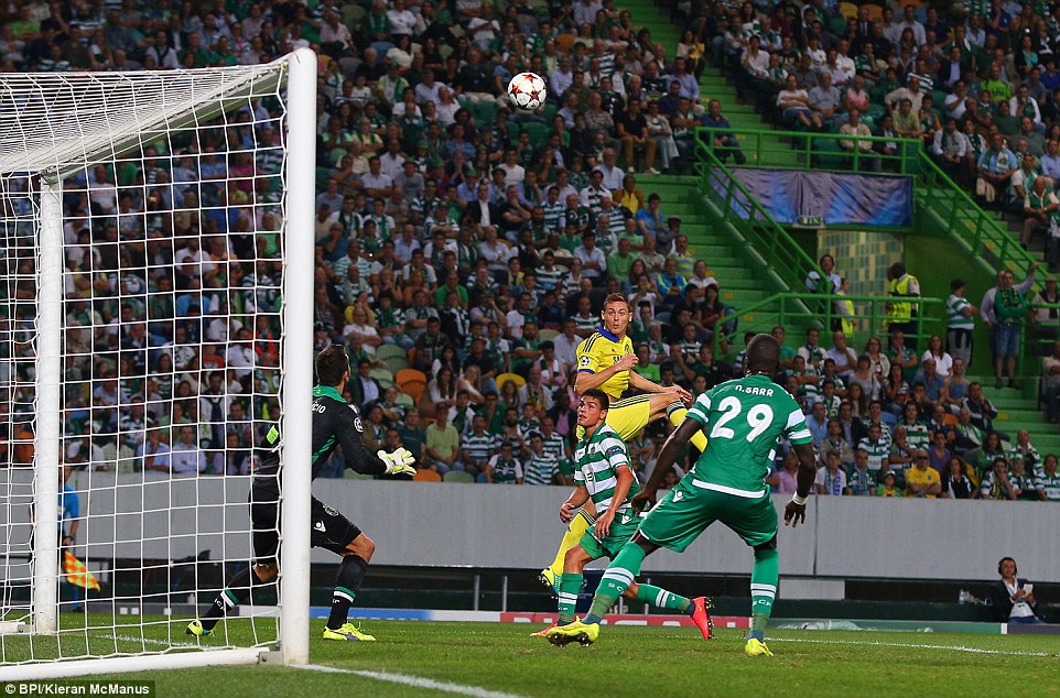 Matic đ&aacute;nh đầu mở tỉ số cho Chelsea