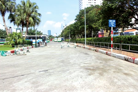 Khu vực giữ xe miễn ph&iacute; tại khu B c&ocirc;ng vi&ecirc;n 23/9