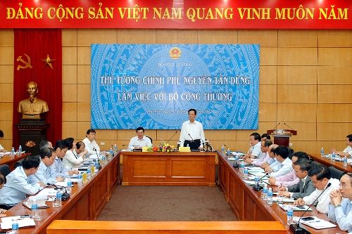 Thủ tướng Nguyễn Tấn Dũng ph&aacute;t biểu tại cuộc l&agrave;m việc với Bộ C&ocirc;ng thương chiều 2/10 - ảnh chinhphu.vn