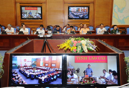 Ph&oacute; Chủ tịch tỉnh L&agrave;o Cai b&aacute;o c&aacute;o tại hội nghị trực tuyến