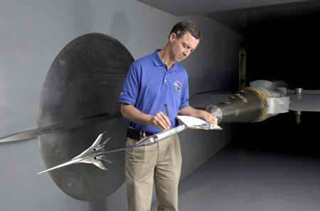 Thử nghiệm m&ocirc; h&igrave;nh m&aacute;y bay trong hầm gi&oacute;.​