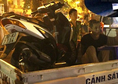 Đối tượng L&ecirc; Việt Anh bị t&oacute;m gọn khi t&agrave;ng trữ ma t&uacute;y