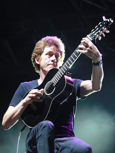 Dominic Miller một trong những c&acirc;y guitar huyền thoại thế giới tham gia Gi&oacute; m&ugrave;a