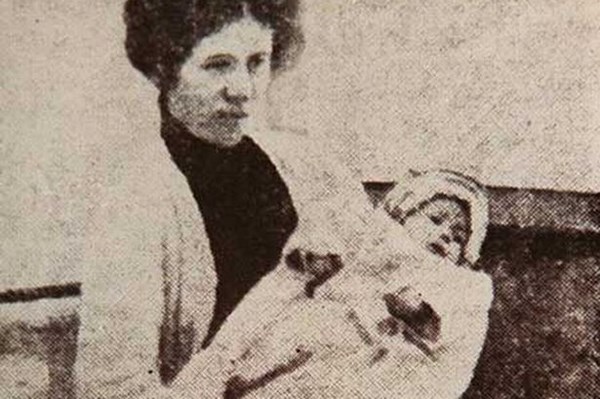 Tấm h&igrave;nh chụp b&agrave; Millvina v&agrave; mẹ v&agrave;o năm 1912