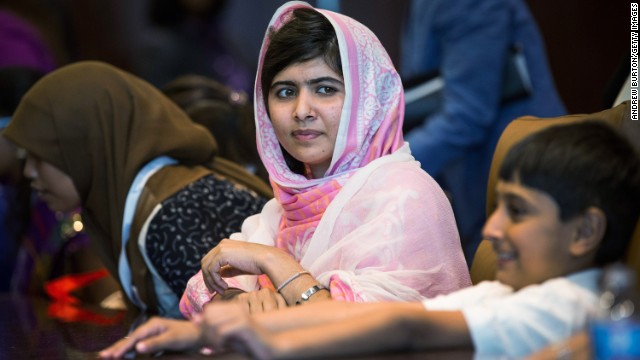 Malala Yousafzai, 17 tuổi trở th&agrave;nh chủ nh&acirc;n giải Nobel h&ograve;a b&igrave;nh ở độ tuổi nhỏ nhất