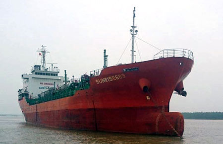 T&agrave;u Sunrise đ&atilde; được lai dắt về vị tr&iacute; phao số 0 an to&agrave;n sớm hơn thời gian dự kiến..