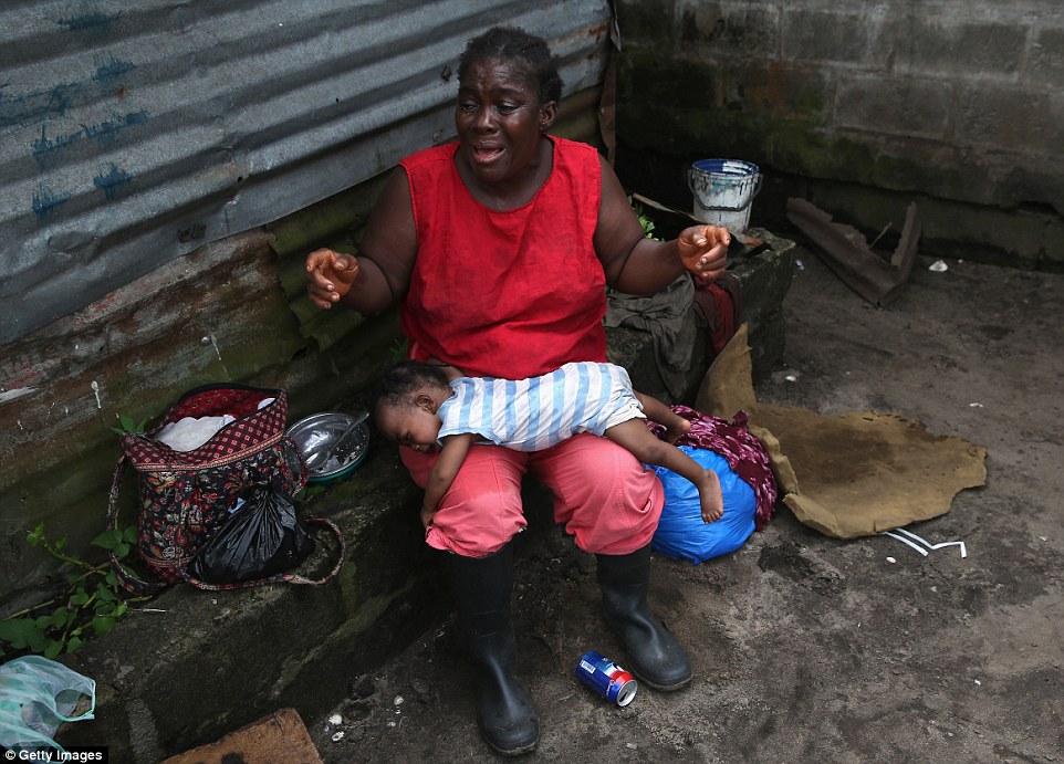 H&agrave;ng ngh&igrave;n trẻ nhỏ tại c&aacute;c nước T&acirc;y Phi đang đối mặt với cảnh mồ c&ocirc;i cha mẹ v&igrave; Ebola